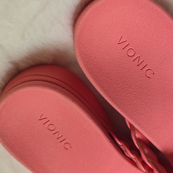 VIONIC Kenji Platform Sandles - Picture 2 of 11